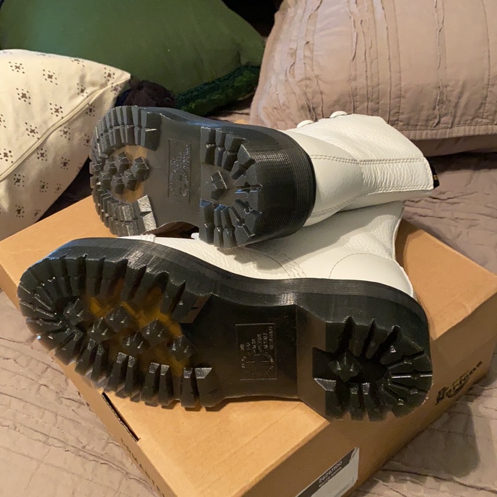 Dr. Martens Sinclair Boot - Picture 6 of 8